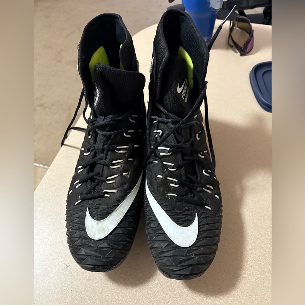 Size 14 Nike football cleats like new!